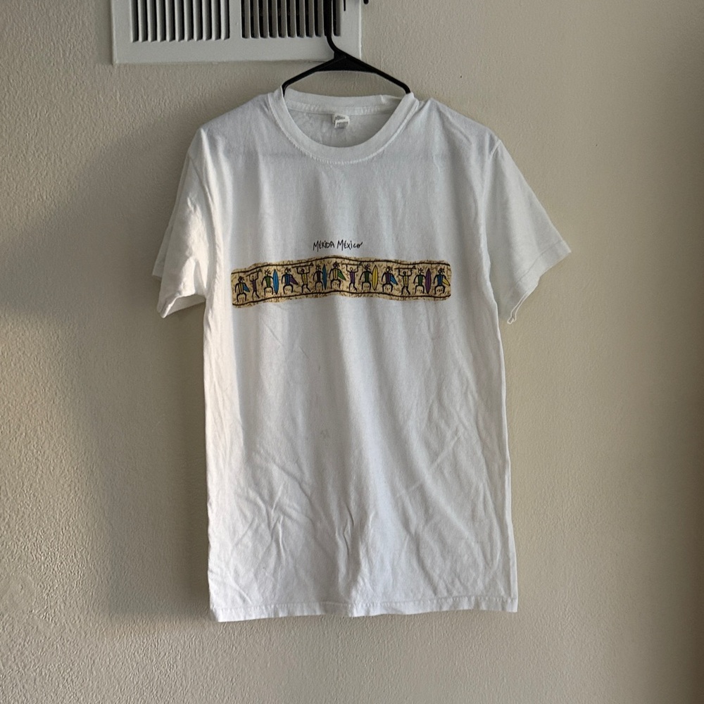 *2* White Graphic Short Sleeve Tees